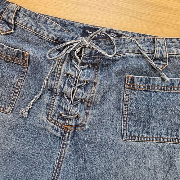 Vintage Y2K Venezia Plus Size Lace-Up Jean Shorts - Picture 3 of 5